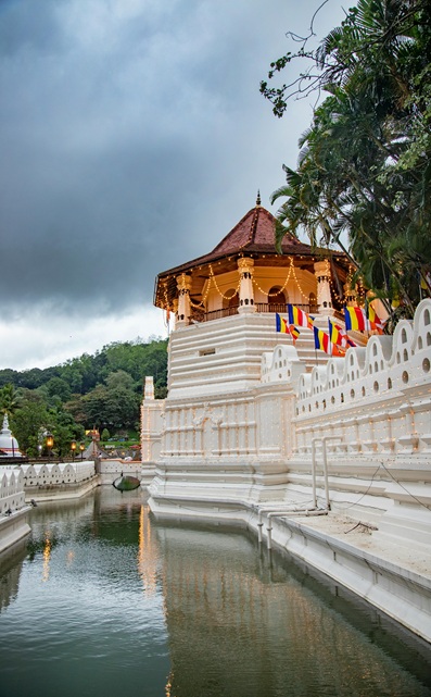 Temple of the Tooth Relic in Kandy, Sri Lanka – a top cultural destination