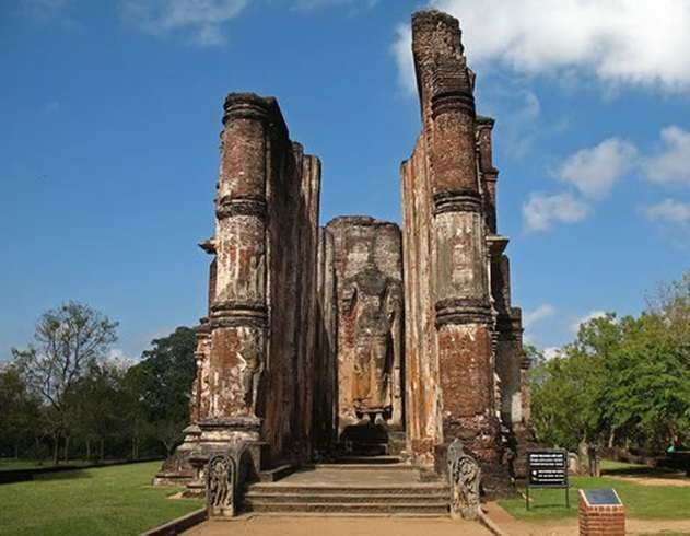 Lankatilaka image house with standing Buddha