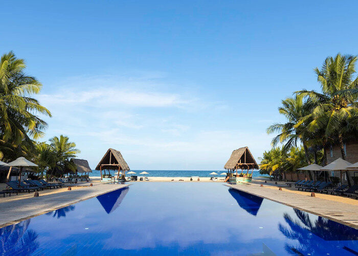Maalu Maalu Resort & Spa Pasikudah beach view with infinity pool and turquoise ocean